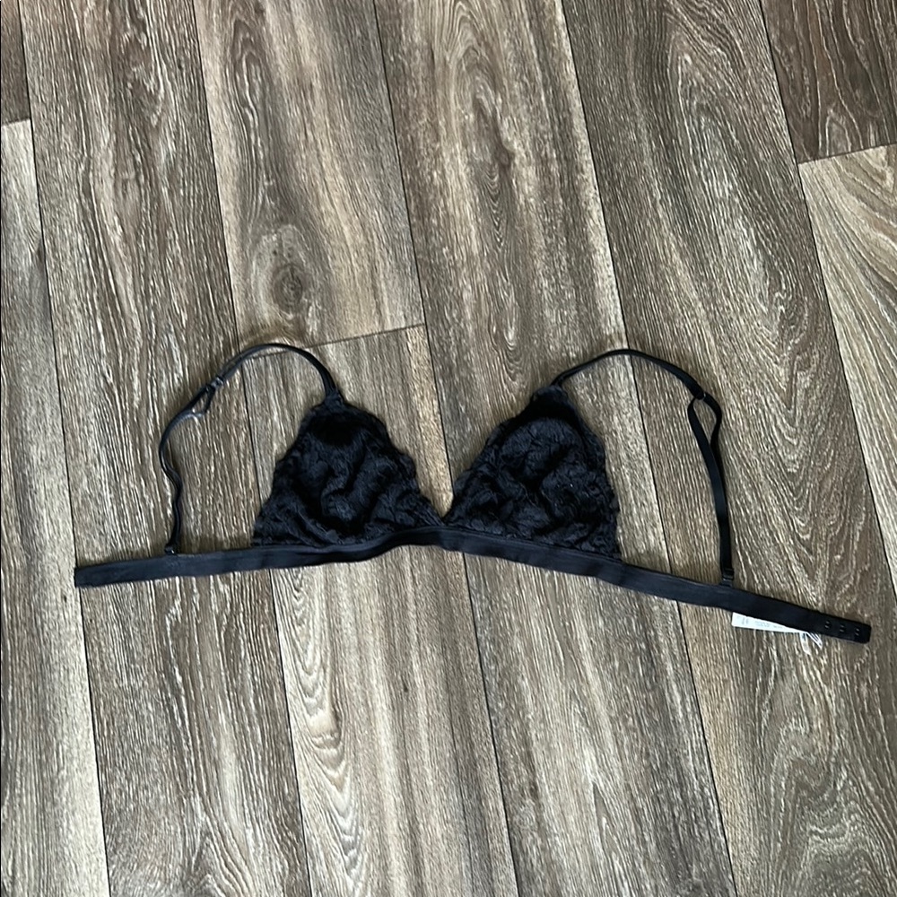 Tobi Black Lace Triangle Bralette Large